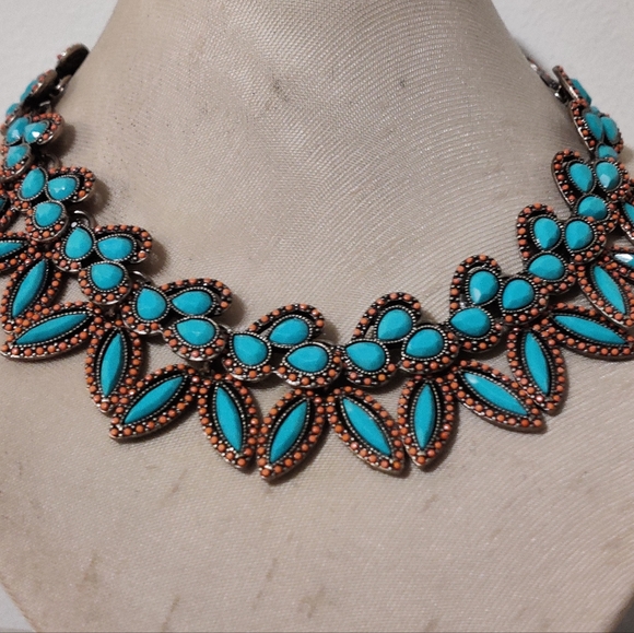 Stunning Turquoise and Coral Glass Statement Necklace Rare - Picture 14 of 15